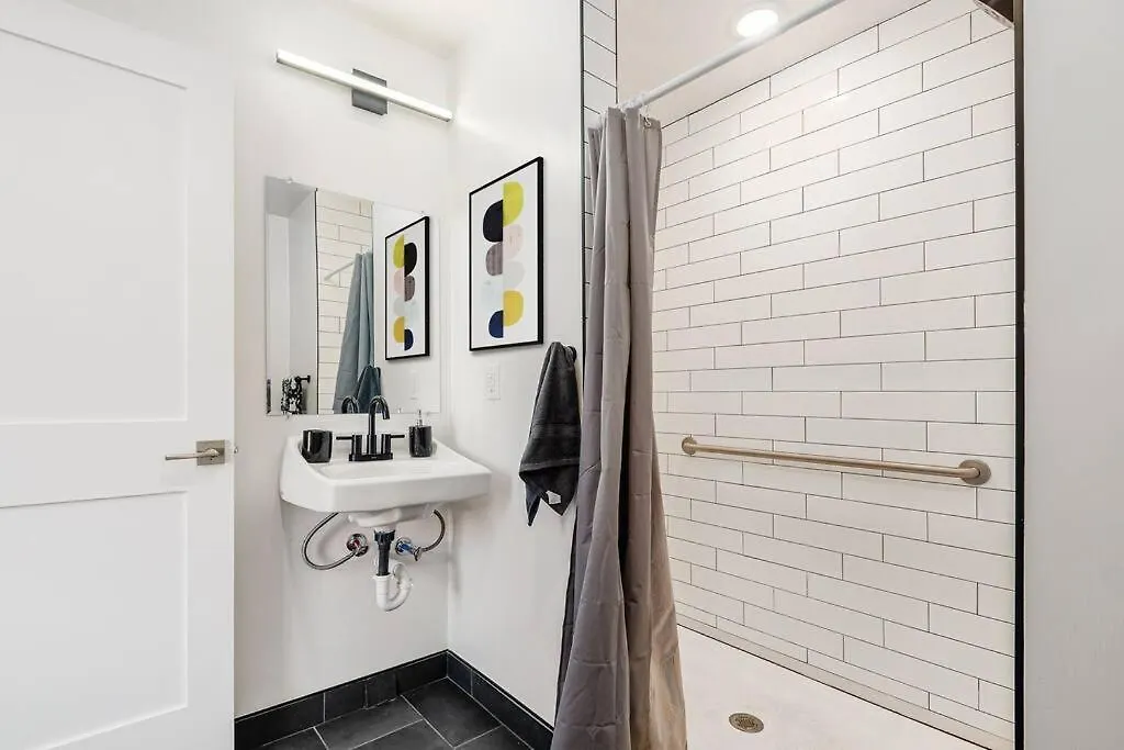 Designer 1-Bed Haven Near Downtown! Pets Welcome! Columbus